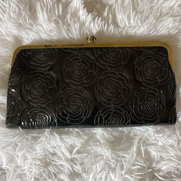Steve Madden Rose Black Wallet - Picture 2 of 6
